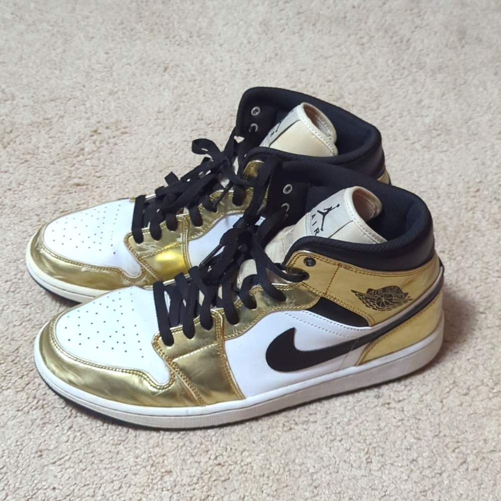 Jordan 1 Mid Metallic Gold Black White size 12